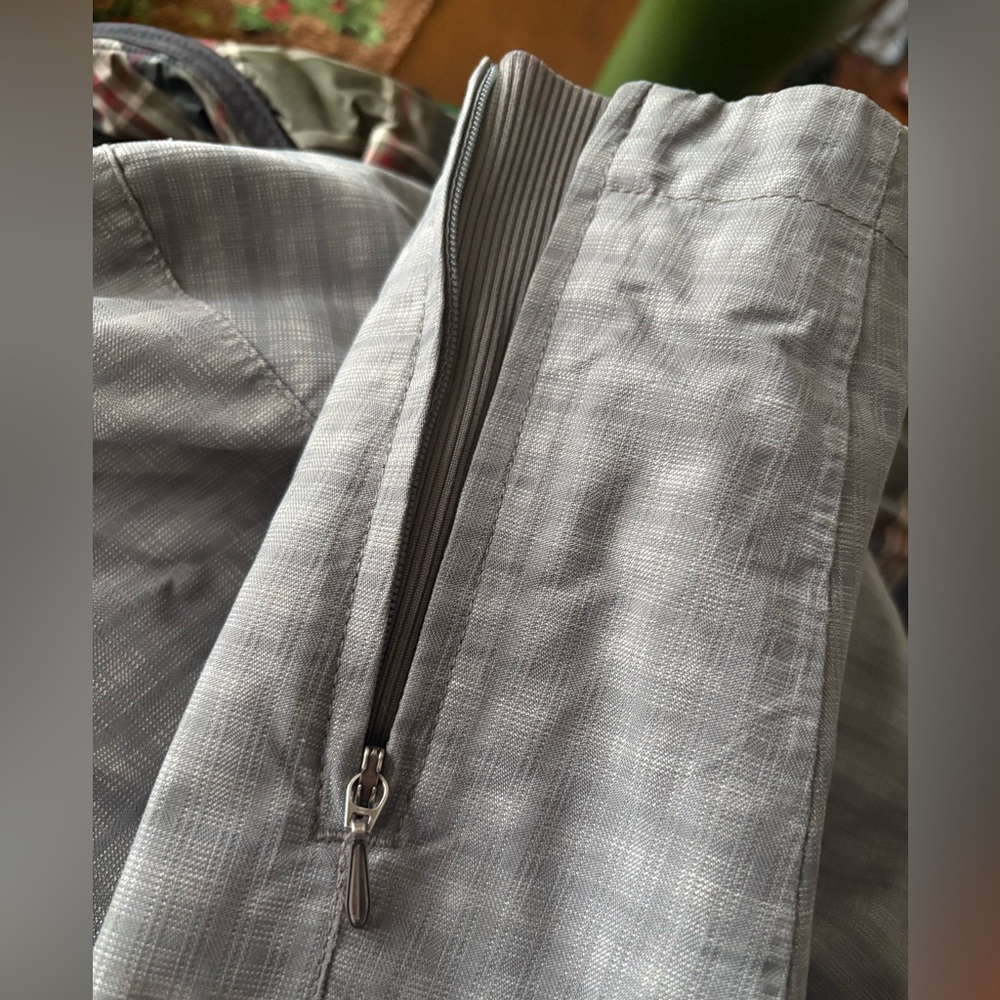 Marmot Women's Gray Rain/ waterproof Membrain utility jacket - Picture 12 of 13